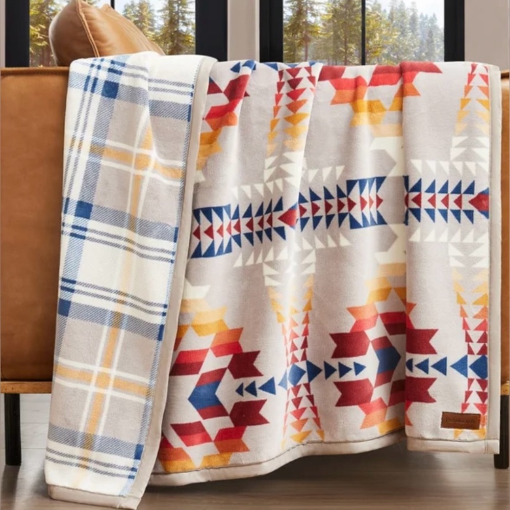 Pendleton Reversible Plush Throw Blanket - Legend Lake Grey - Picture 2 of 4